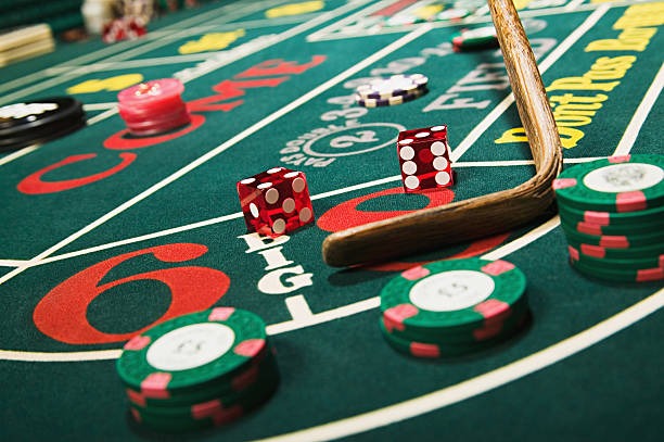 koihoki mobile app interface showing Sic Bo betting layout and live dealer stream
